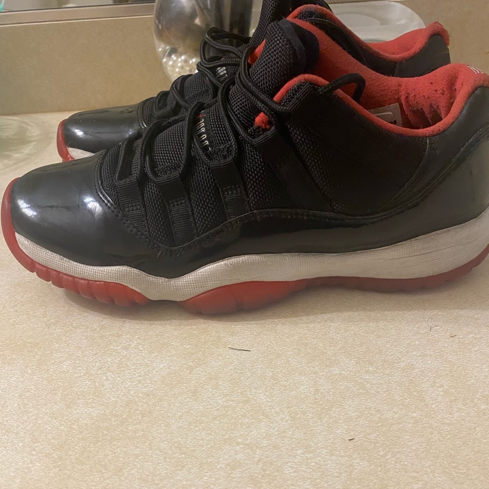 AIR JORDAN 11 RETRO LOW 'BRED'